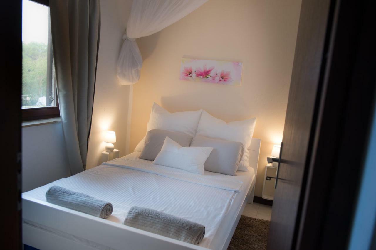 Apartmen Relax 200 M T Beach ロヴィニ エクステリア 写真