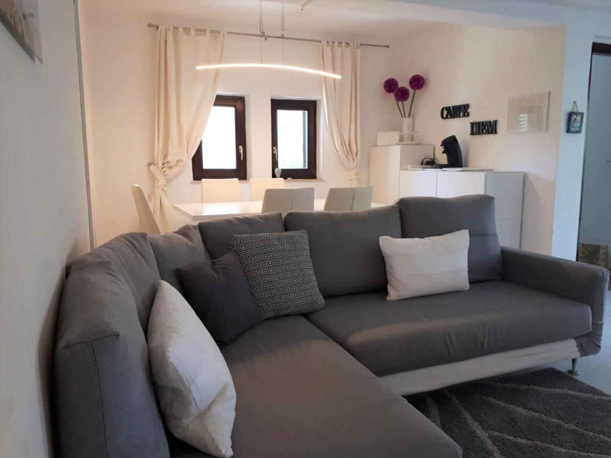 Apartmen Relax 200 M T Beach ロヴィニ エクステリア 写真